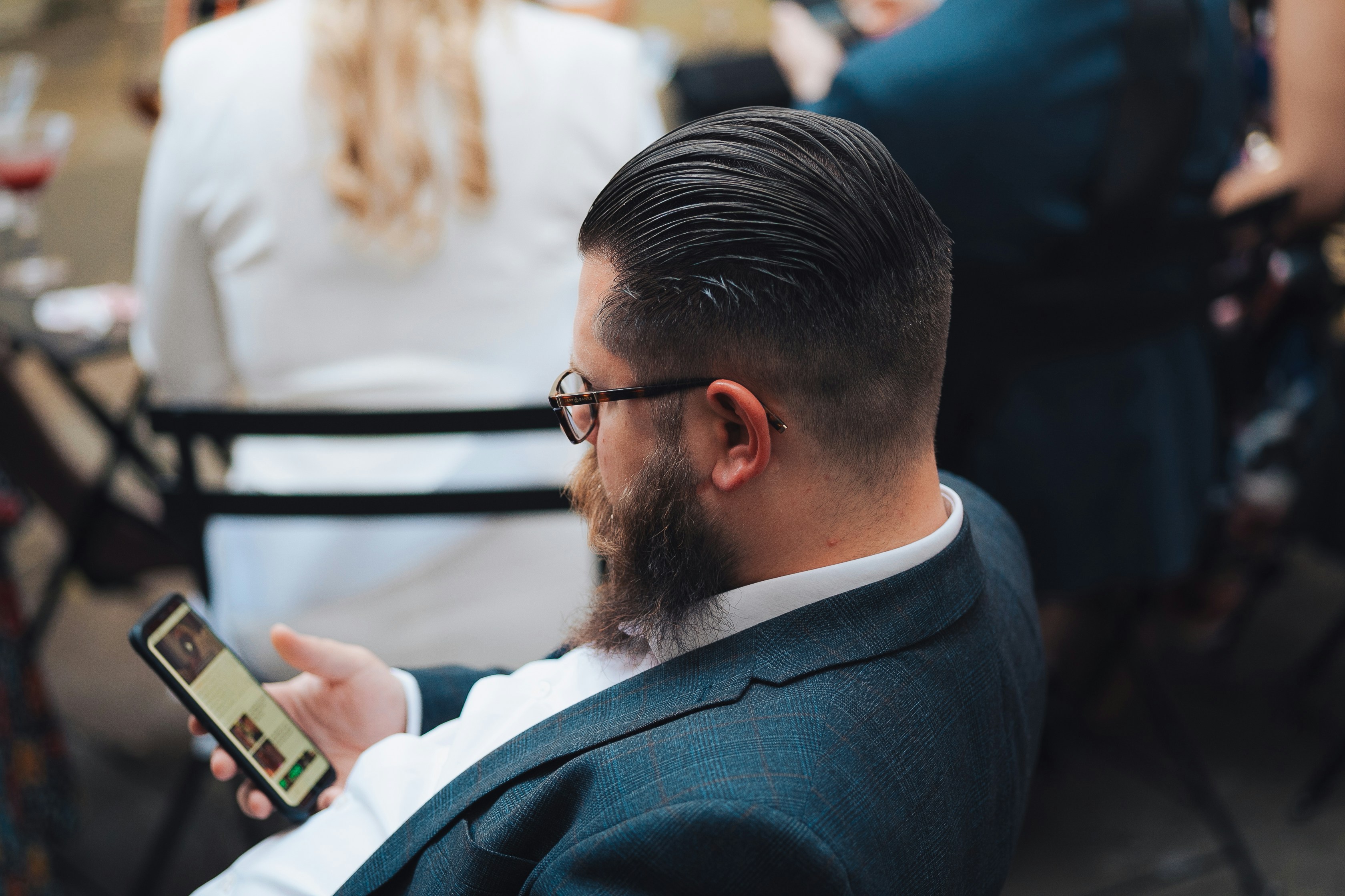 Entrepreneur utilisant une vidéo de présentation efficace